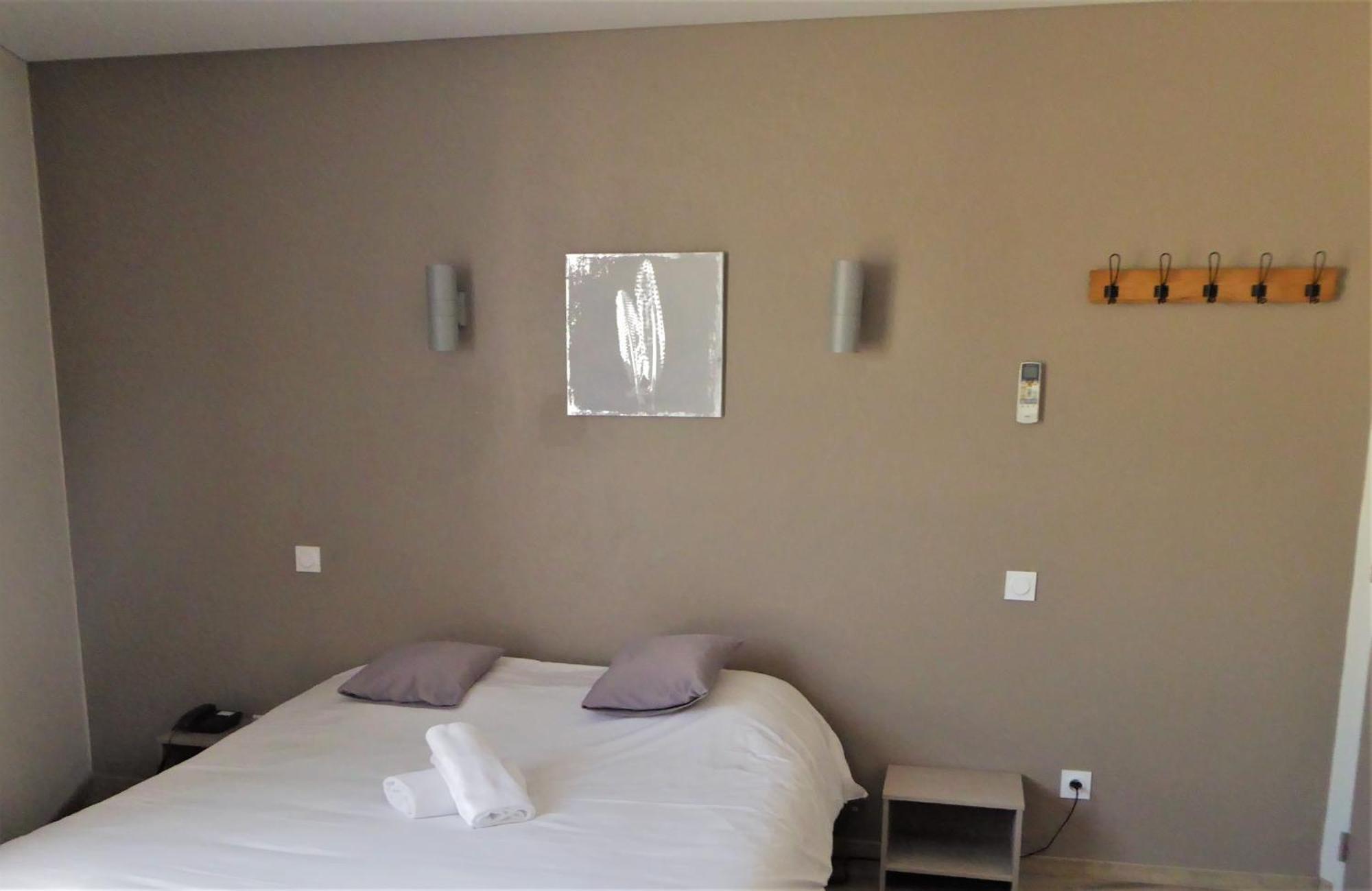 Auberge De La Paillere Lavours Екстериор снимка
