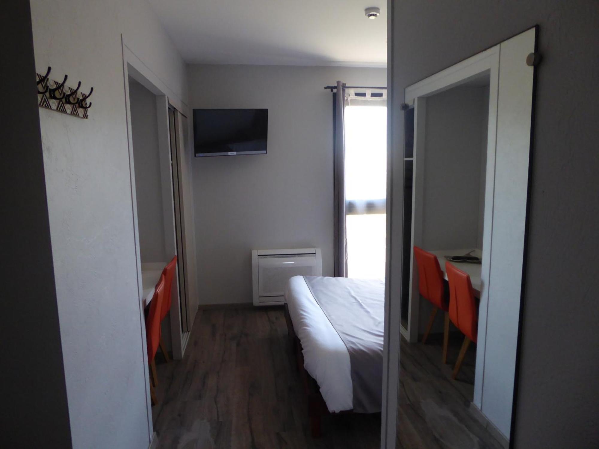 Auberge De La Paillere Lavours Екстериор снимка